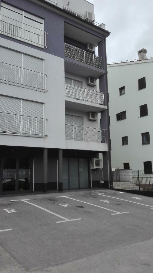 City Stylish Apartment Pula Bagian luar foto